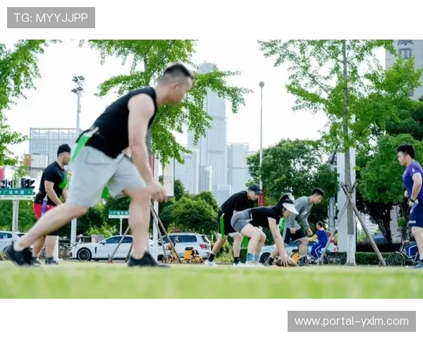 雨中激战杭州市运会腰旗橄榄球赛 少年挥洒汗水展拼搏风采